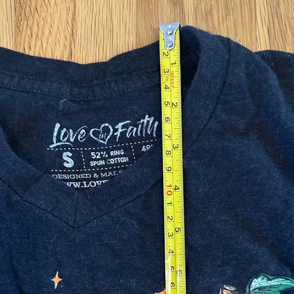 *last chance* Love in Faith | Women’s Black 'Tis the Season Graphic T-Shirt - Picture 7 of 11